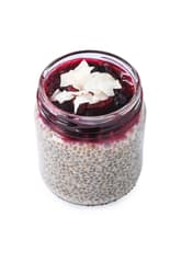 The Green Garden & Knuspr.de Berry-Coconut Cha-Cha chia pudding