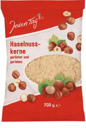 Jeden Tag Haselnusskerne gerieben