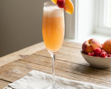 Bellini Cocktail | Fruity Classic with Prosecco