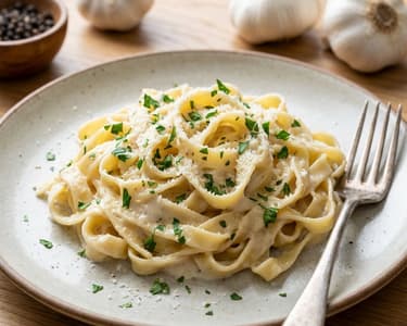 Tagliatelle with Roasted Garlic Sauce