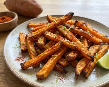 Knusprige Süßkartoffel-Pommes mit Limette | Extra knusprig