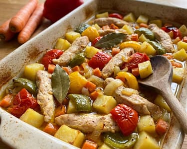 Bunte Putenpfanne mit Kartoffeln und Paprika