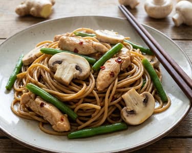 Hähnchen Chow Mein | Gesund & Schnell