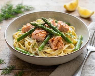 Pasta with Asparagus and Salmon