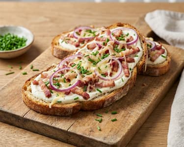 Knusprige Flammkuchen-Toasties | Schneller Feierabend-Snack