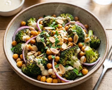 Gegrillter Brokkoli-Salat mit Tahini | Knusprige Mandeln