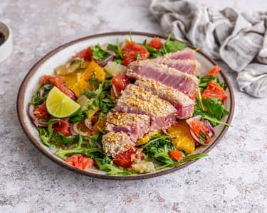 Gegrillter Thunfisch mit Zitrussalat