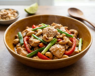 Knackiges Cashew-Hähnchen | Wok-Klassiker in 15 Min.