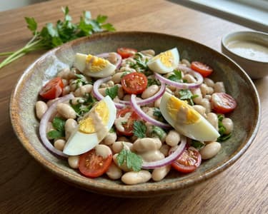 Türkischer Piyaz | Würziger Bohnensalat mit Tahin & Ei