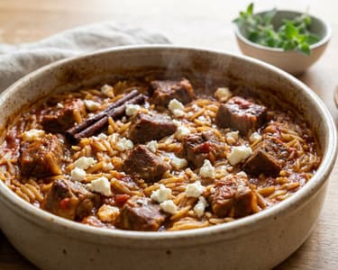 Griechisches Giouvetsi | Zartes Lamm mit Kritharaki