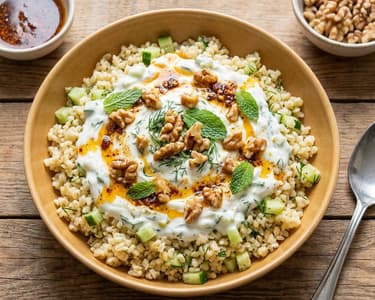 Yoğurtlu Bulgursalat | Mit Knoblauchjoghurt & Minzbutter