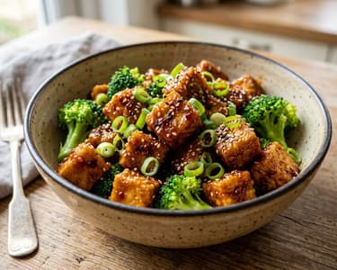 Knuspriger General Tso Tofu | Süß-scharfer Wok in 15 Min.