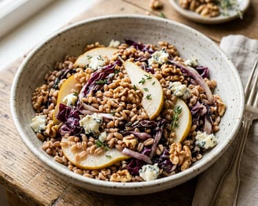 Lauwarmer Farro-Salat | Mit Radicchio, Birne & Gorgonzola