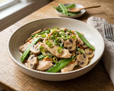 Moo Goo Gai Pan | Zartes Wok-Hähnchen mit Pilzen