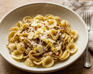 Orecchiette mit karamellisiertem Spitzkohl