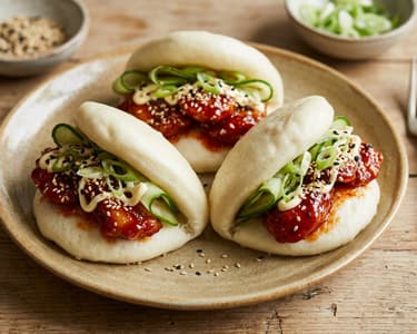 Korean Chicken Bao Buns | Fluffig gedämpft & würzig-glasiert