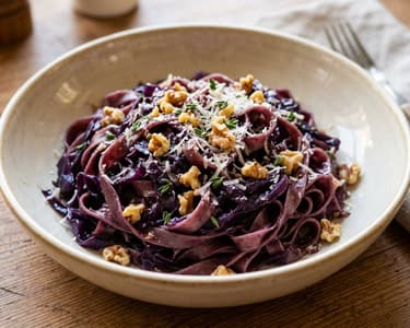 Tagliatelle mit Rotkohl & Walnüssen | Feiner Herbstgenuss