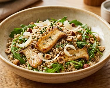 Lauwarmer Gerstensalat | Mit Kräuterseitlingen & Haselnüssen