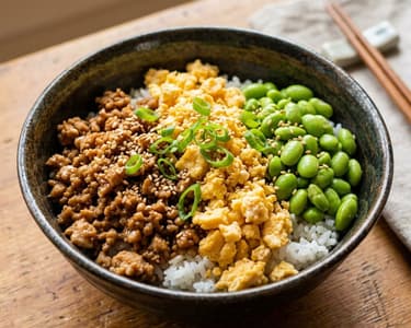 Japanisches Tori Soboro Don | Aromatische Streetfood-Bowl