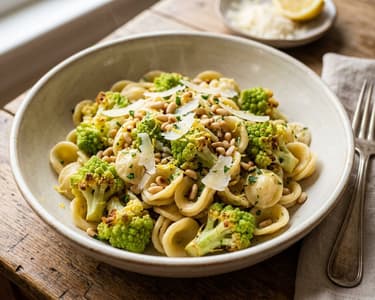 Orecchiette mit geröstetem Romanesco | Feine Herbst-Pasta