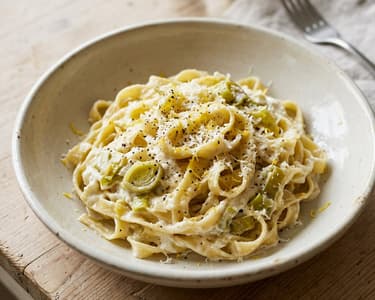 Cremige Lauch-Tagliatelle | Mit Ricotta & Zitrone in 20 Minuten