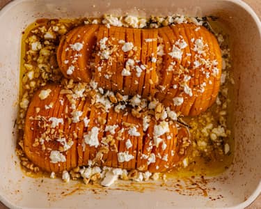 Hasselback-Kürbis mit Feta und Honig