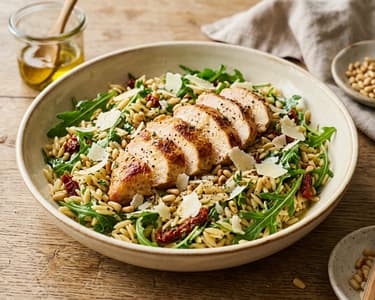 Italienischer Orzo-Salat mit Hähnchen | Frische Feierabendküche