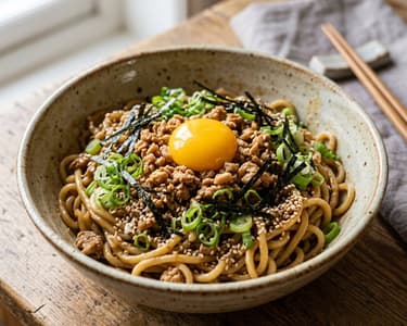 Japanische Tori Mazesoba | Würzige Streetfood-Nudeln