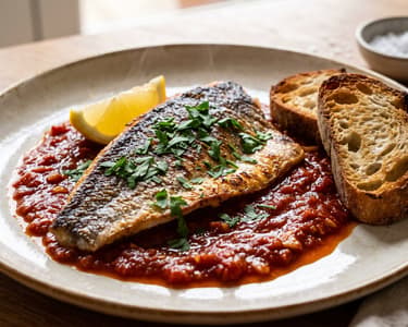 Gebratene Dorade auf Salmorreta | Fischfilet auf Alicante-Tomatensauce