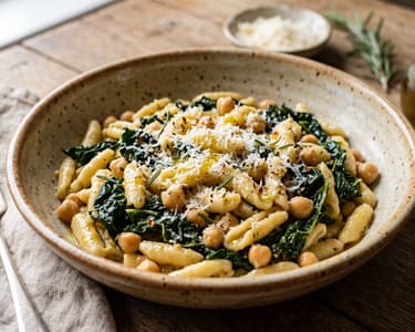 Cavatelli con Cavolo Nero e Ceci | Feine Herbst-Pasta