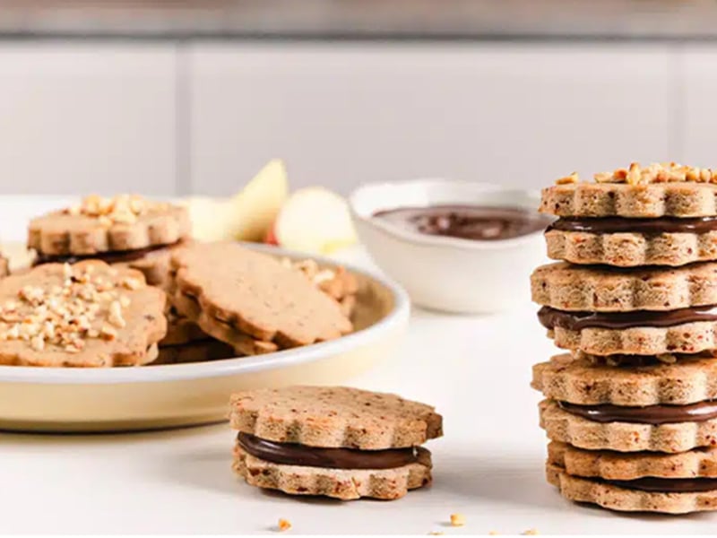 Freche Freunde: Double Cookies with Creamy Hazelnut Filling