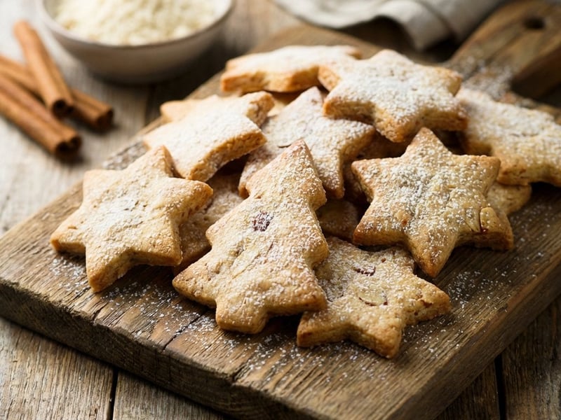 Crispy Christmas Almond Cookies