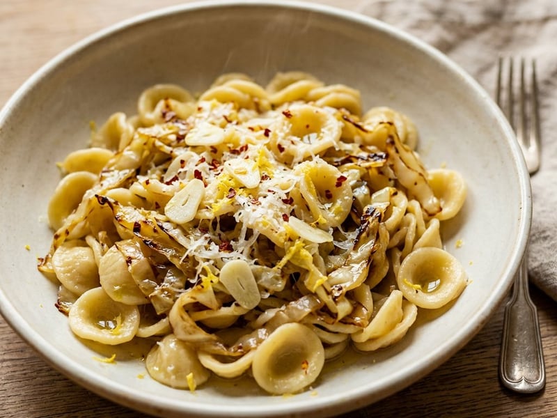 Orecchiette mit karamellisiertem Spitzkohl