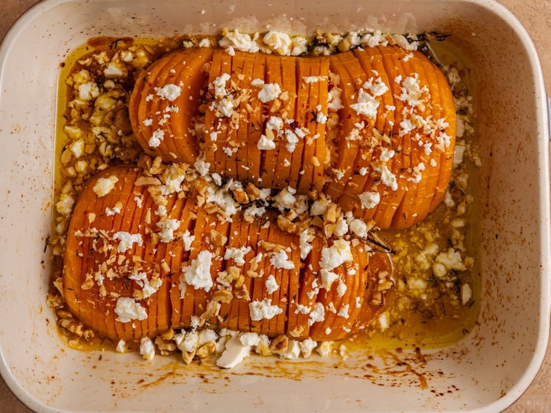 Hasselback-Kürbis mit Feta und Honig