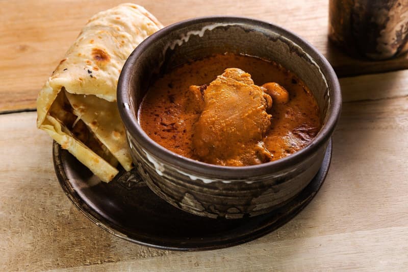 Butter chicken with naan bread by Mahavir Kanswal