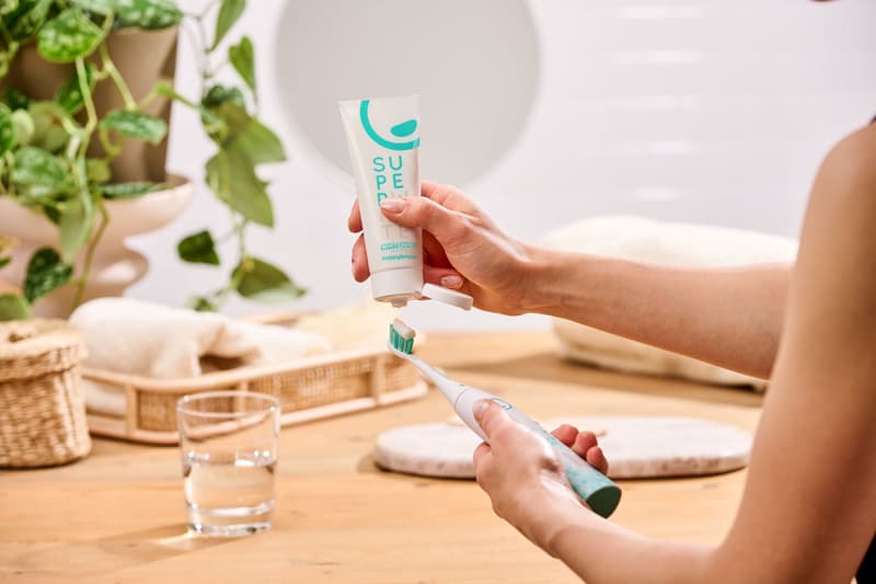 happybrush SuperWhite + Protect toothpaste