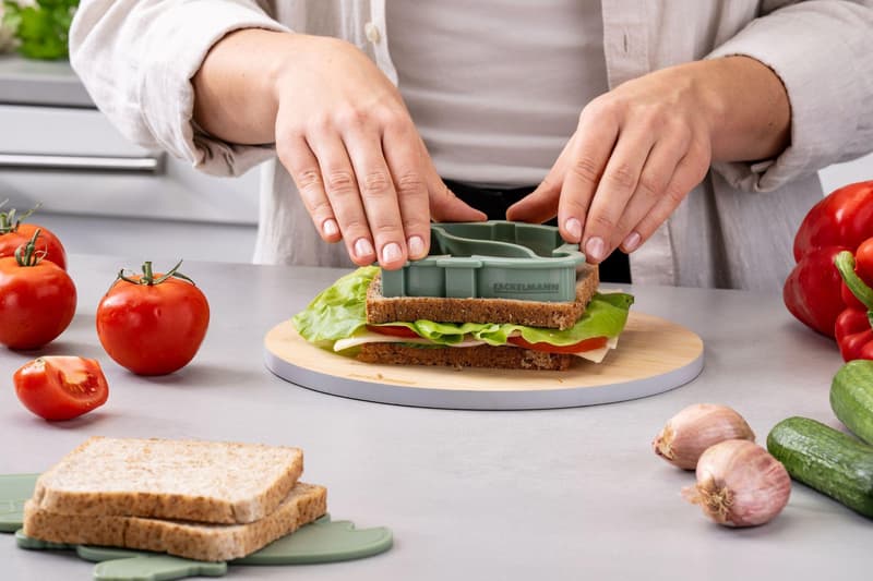 Dino sandwich cutter