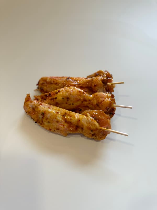Hä. Wing skewer marinated curry