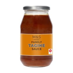 Marks & Spencer Tomatensauce mit Zwiebeln, roter Paprika, Aprikosen und Gewürzen