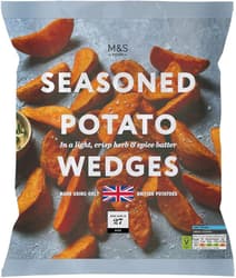 Marks & Spencer Kartoffelspalten mit Schale, gewürzt mit Kräutern und Gewürzen, in einer leichten, knusprigen Kräuterpanade