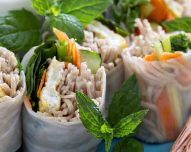 Sommerrollen mit Erdnuss-Dip