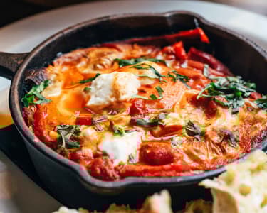 Veganes Shakshuka mit "Feta"