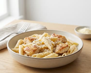 Cremige Pasta mit Hähnchen und Parmesan