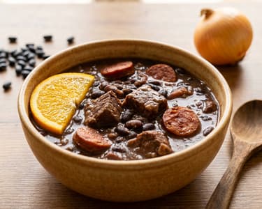 Brasilianischer Feijoada Eintopf