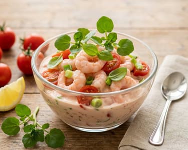 Garnelen-Cocktail mit Tomaten und Kresse