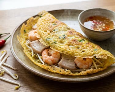 Banh Xeo – Knusprige vietnamesische Pfannkuchen mit Garnelen