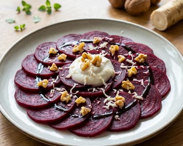 Rote Beete Carpaccio mit Walnusskernen und frischem Meerettich