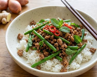 Vietnamesisches Hackfleisch mit grünen Bohnen