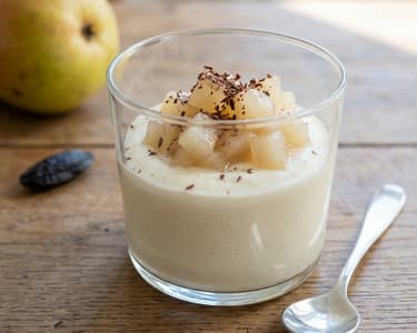 Tonkabohnenmousse mit Birnenragout