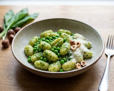 Gnocchi mit Bärlauchpesto und Erbsen